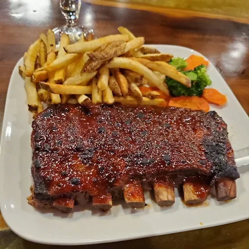 Glazed ribs with fries and vegetables at The Fed Downtown